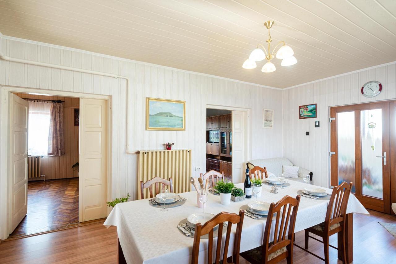 Vadkacsa Apartmanhaz Medencevel Zamardi Ngoại thất bức ảnh