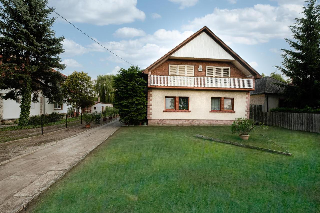 Vadkacsa Apartmanhaz Medencevel Zamardi Ngoại thất bức ảnh