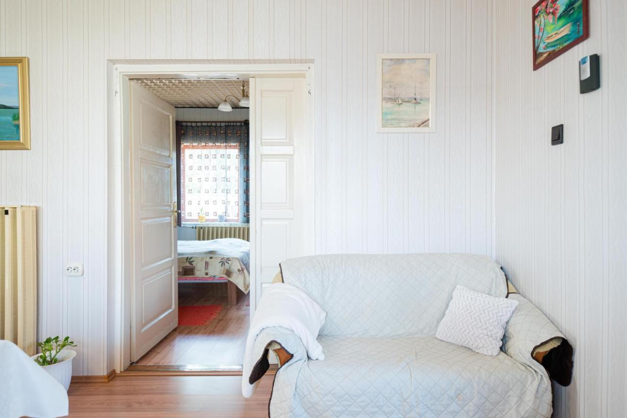 Vadkacsa Apartmanhaz Medencevel Zamardi Ngoại thất bức ảnh