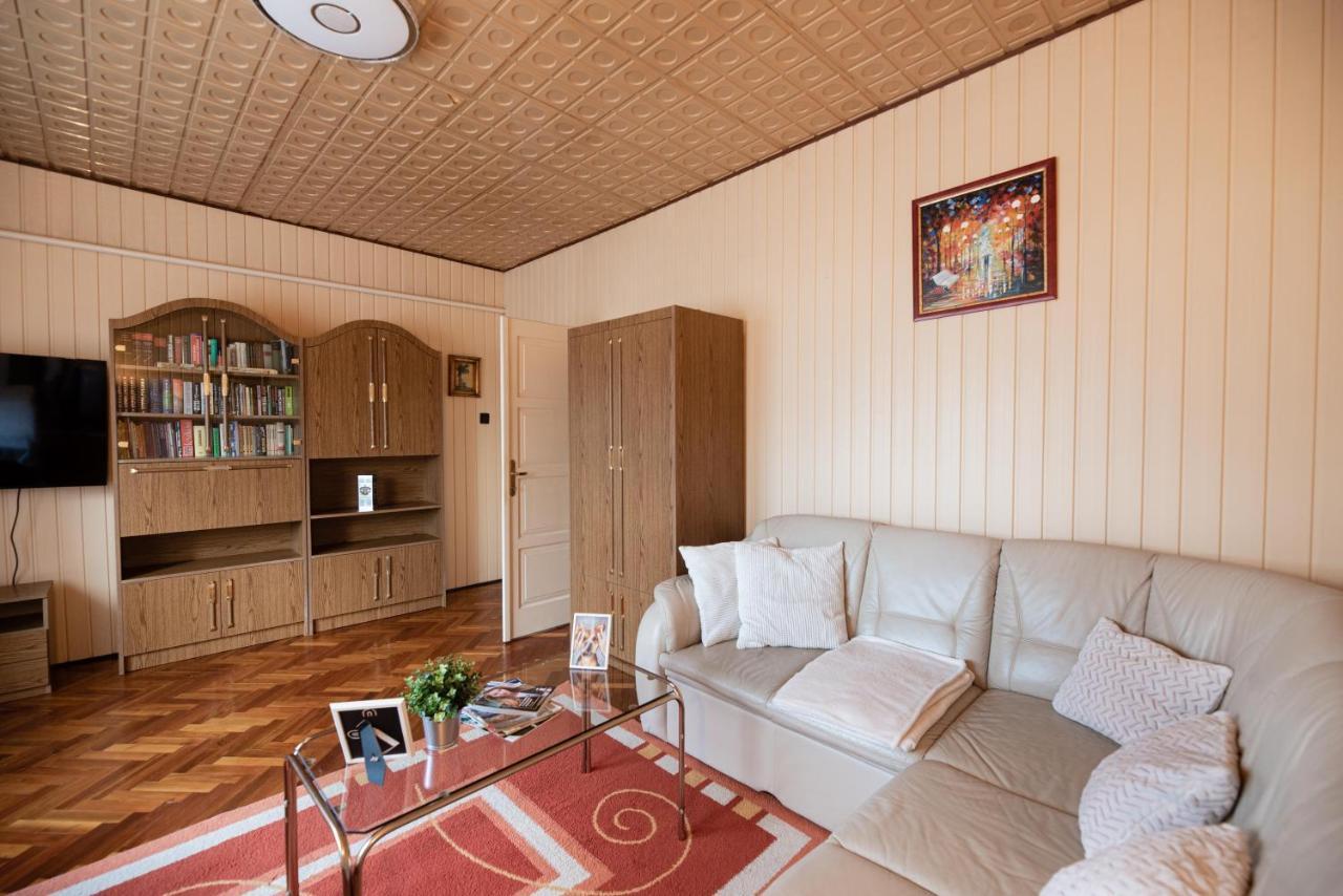 Vadkacsa Apartmanhaz Medencevel Zamardi Ngoại thất bức ảnh