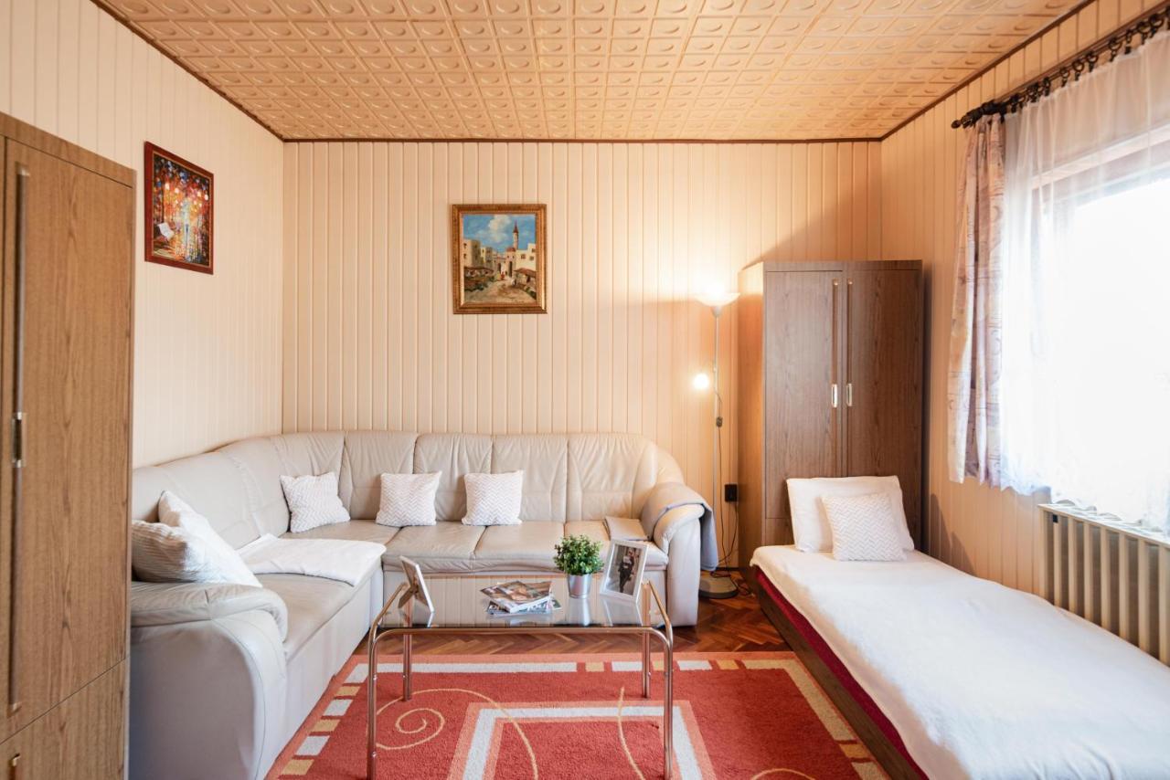 Vadkacsa Apartmanhaz Medencevel Zamardi Ngoại thất bức ảnh
