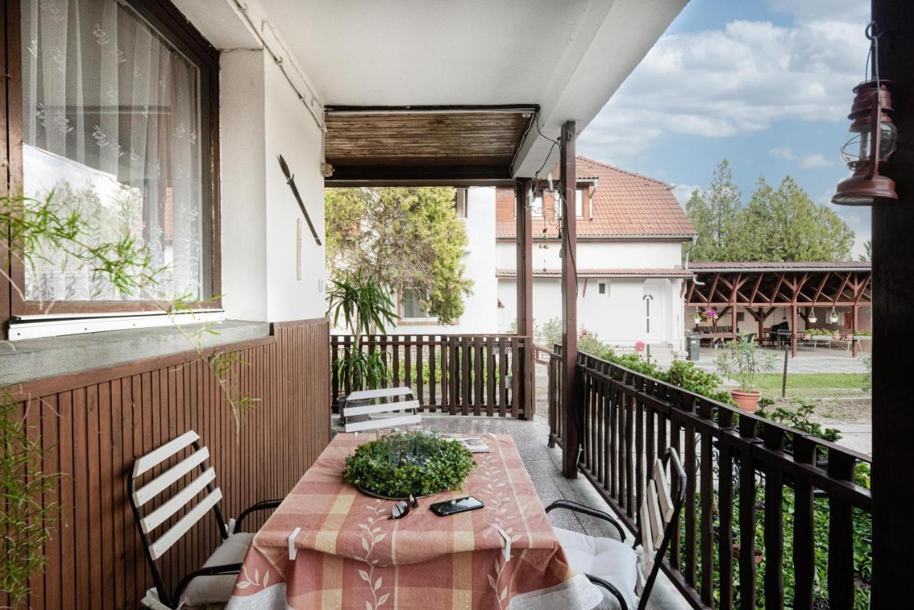 Vadkacsa Apartmanhaz Medencevel Zamardi Ngoại thất bức ảnh