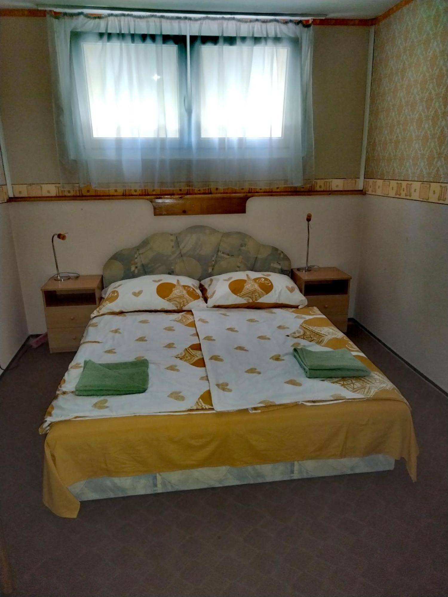Vadkacsa Apartmanhaz Medencevel Zamardi Ngoại thất bức ảnh